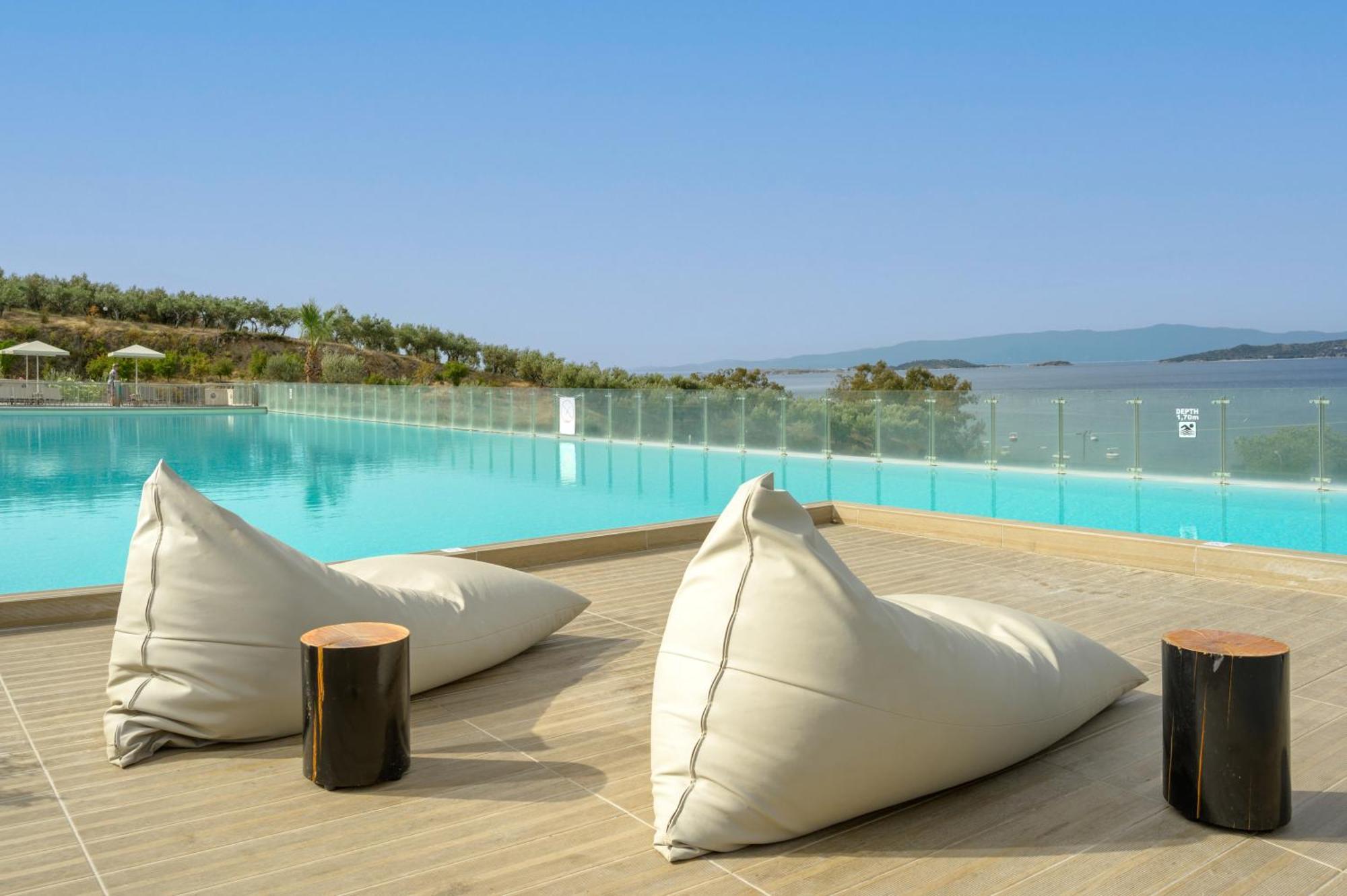 Akrathos Beach Hotel オウランオウポリ エクステリア 写真
